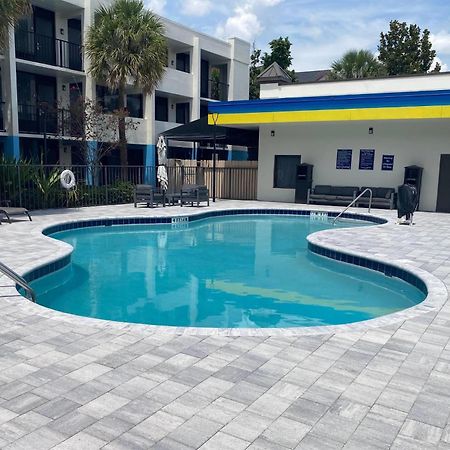 Days Inn & Suites By Wyndham Orlando Airport Buitenkant foto