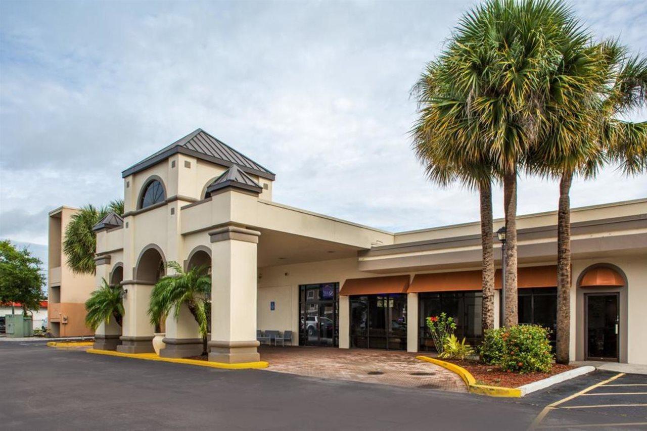 Days Inn & Suites By Wyndham Orlando Airport Buitenkant foto