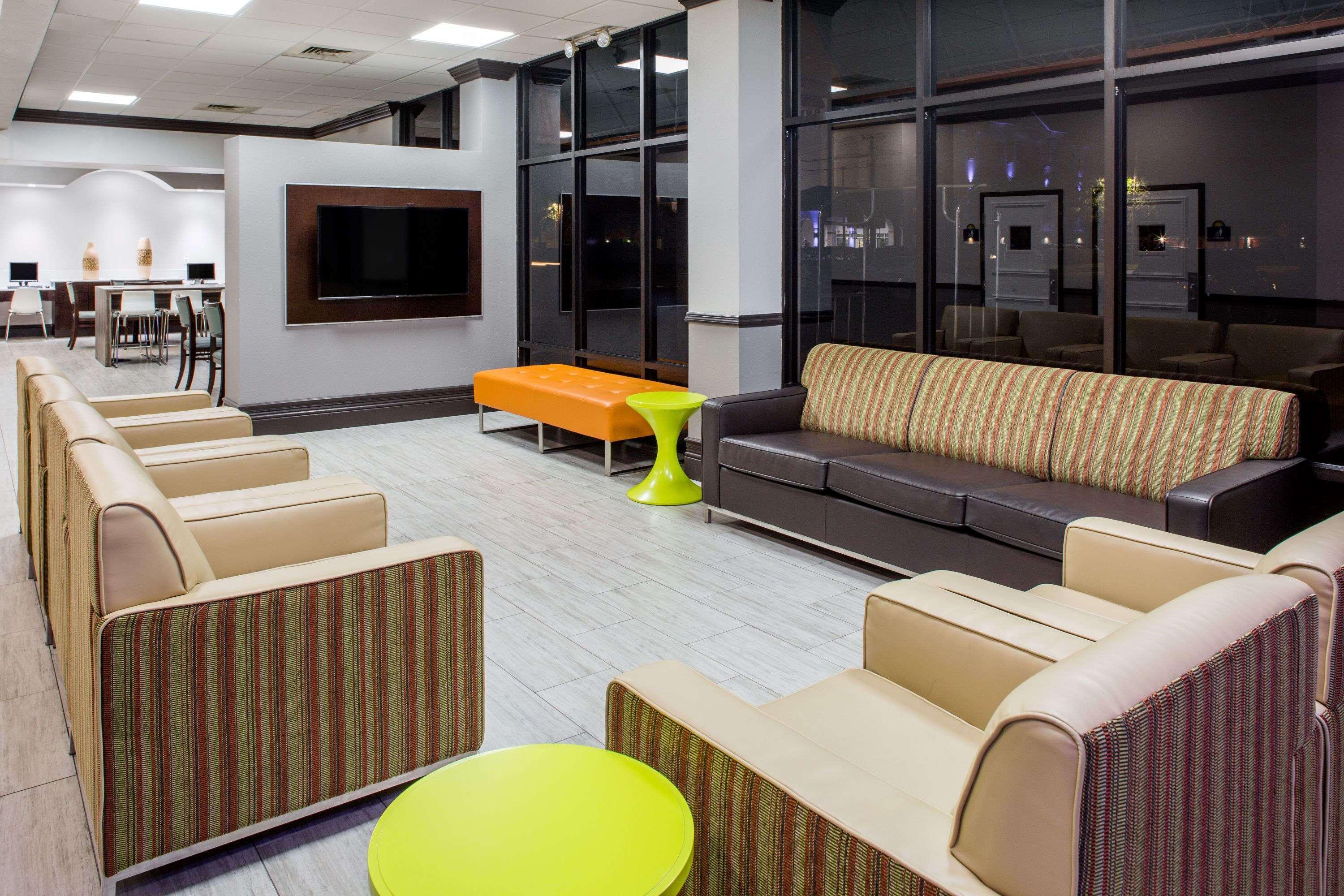 Days Inn & Suites By Wyndham Orlando Airport Buitenkant foto