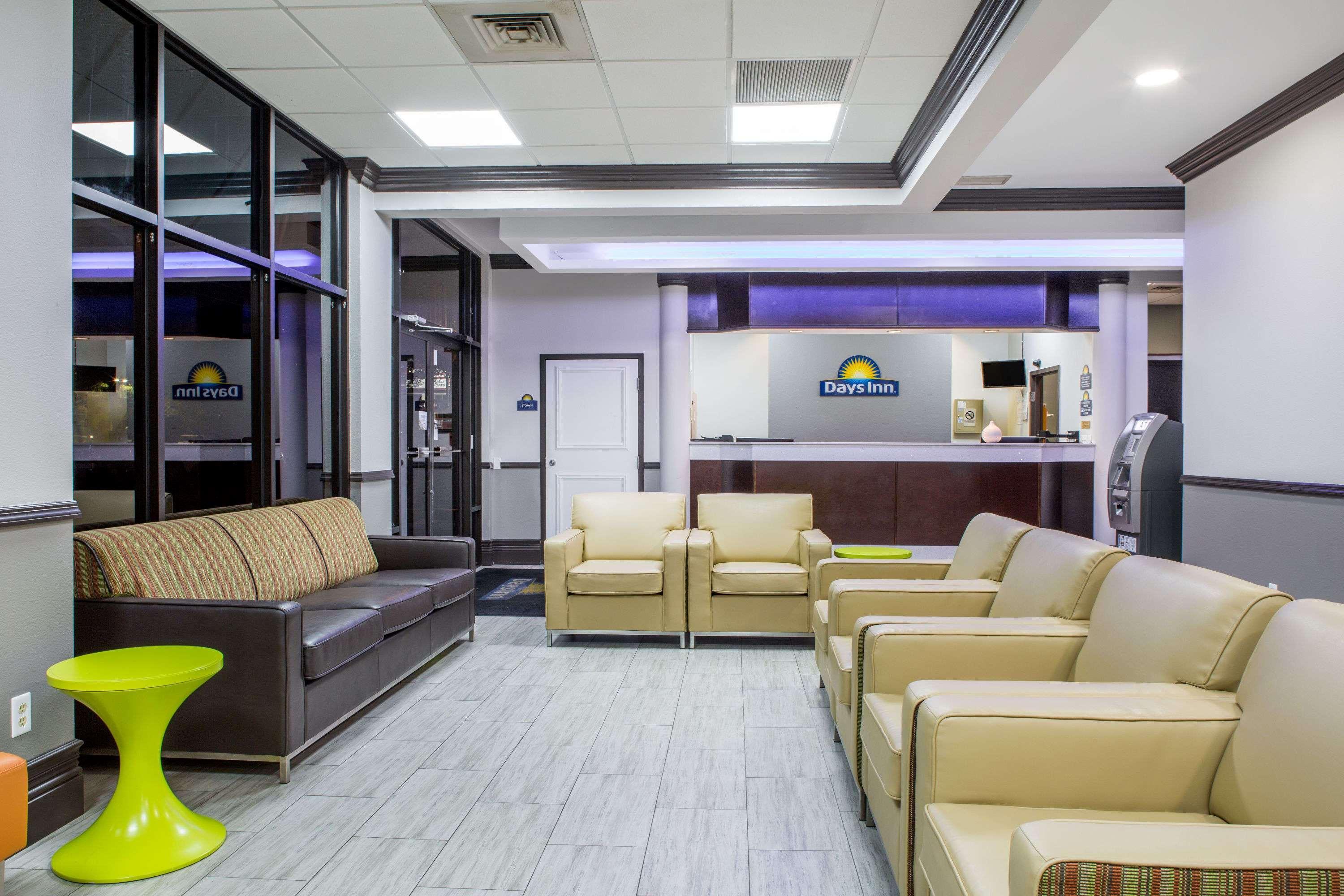 Days Inn & Suites By Wyndham Orlando Airport Buitenkant foto