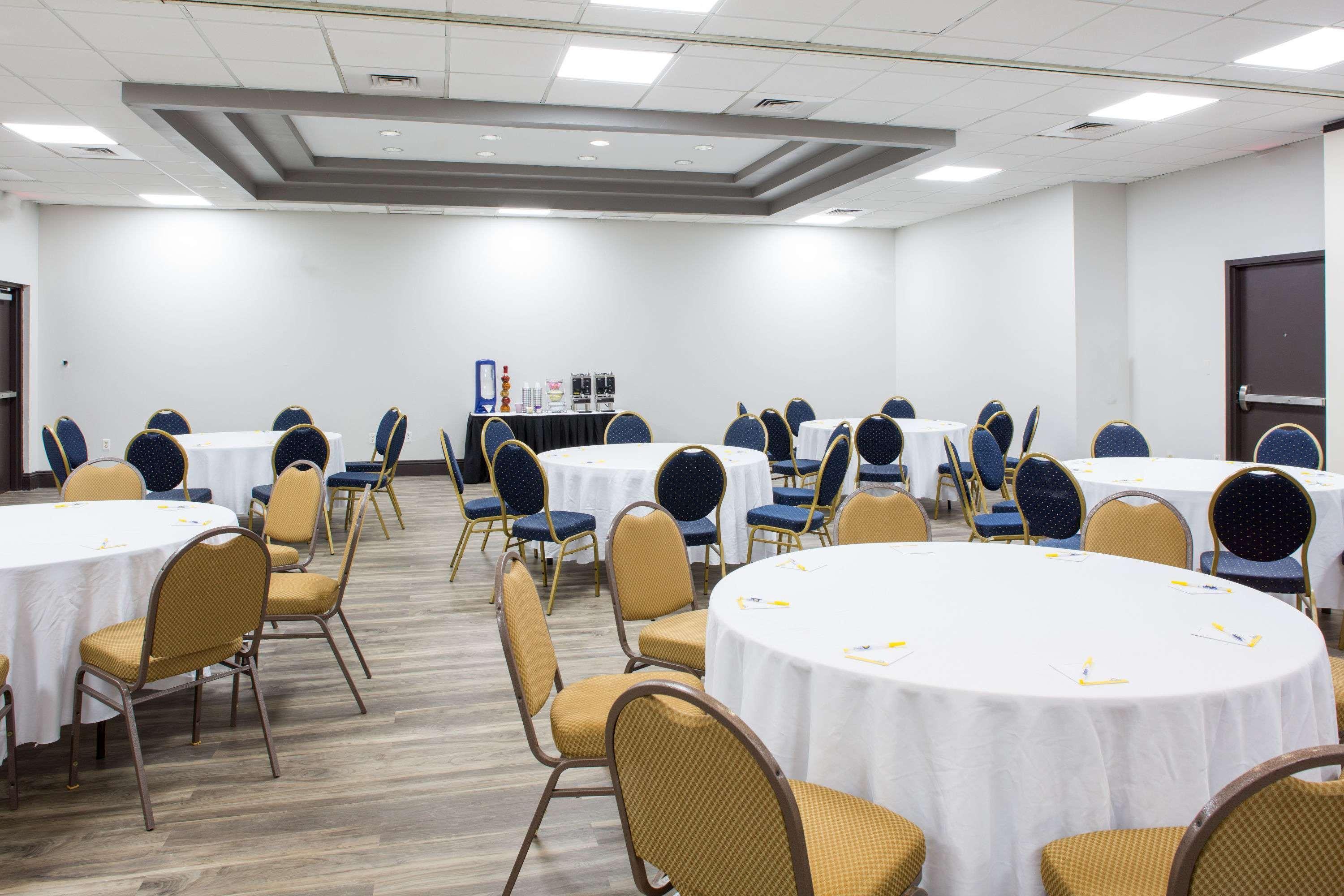 Days Inn & Suites By Wyndham Orlando Airport Buitenkant foto