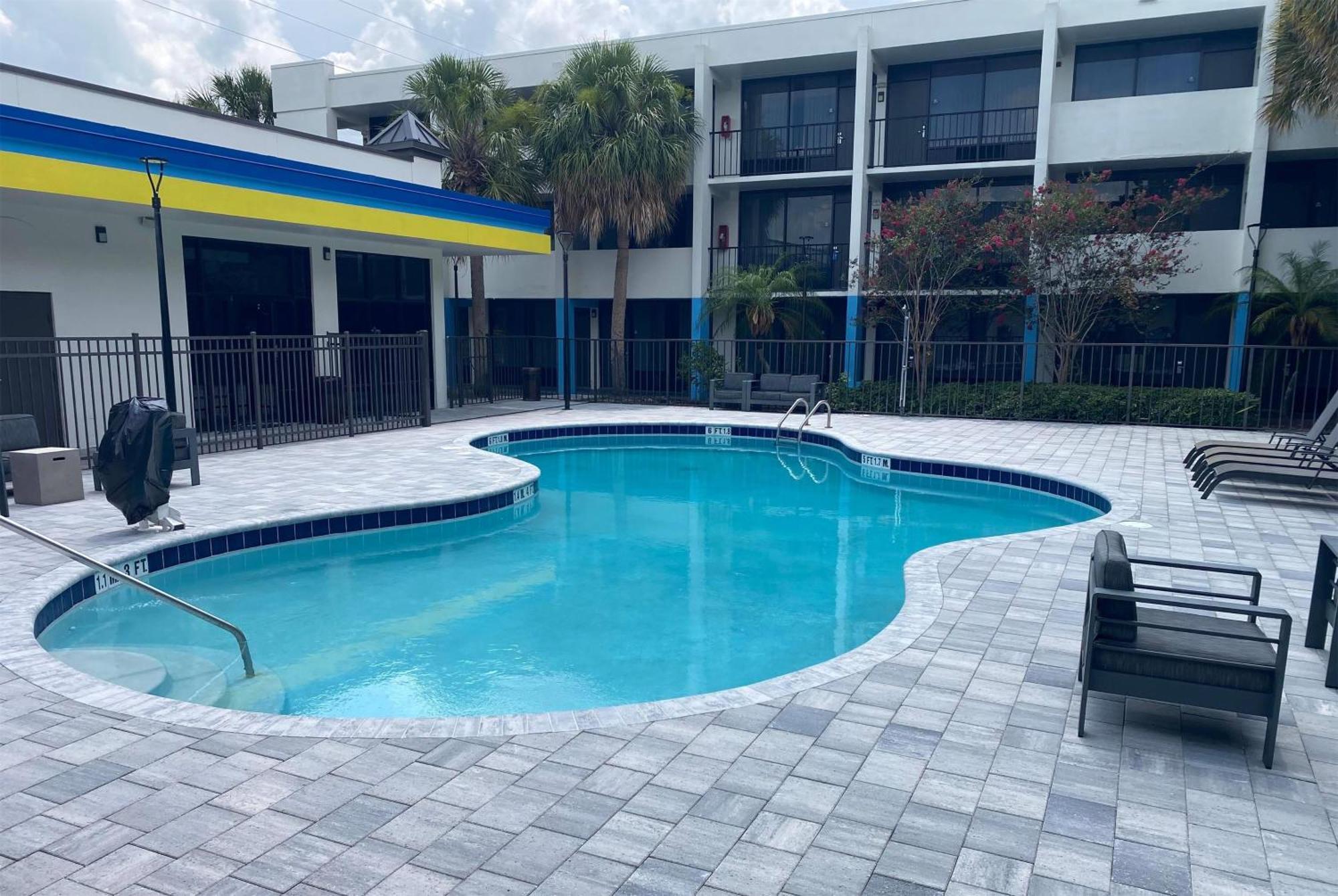 Days Inn & Suites By Wyndham Orlando Airport Buitenkant foto