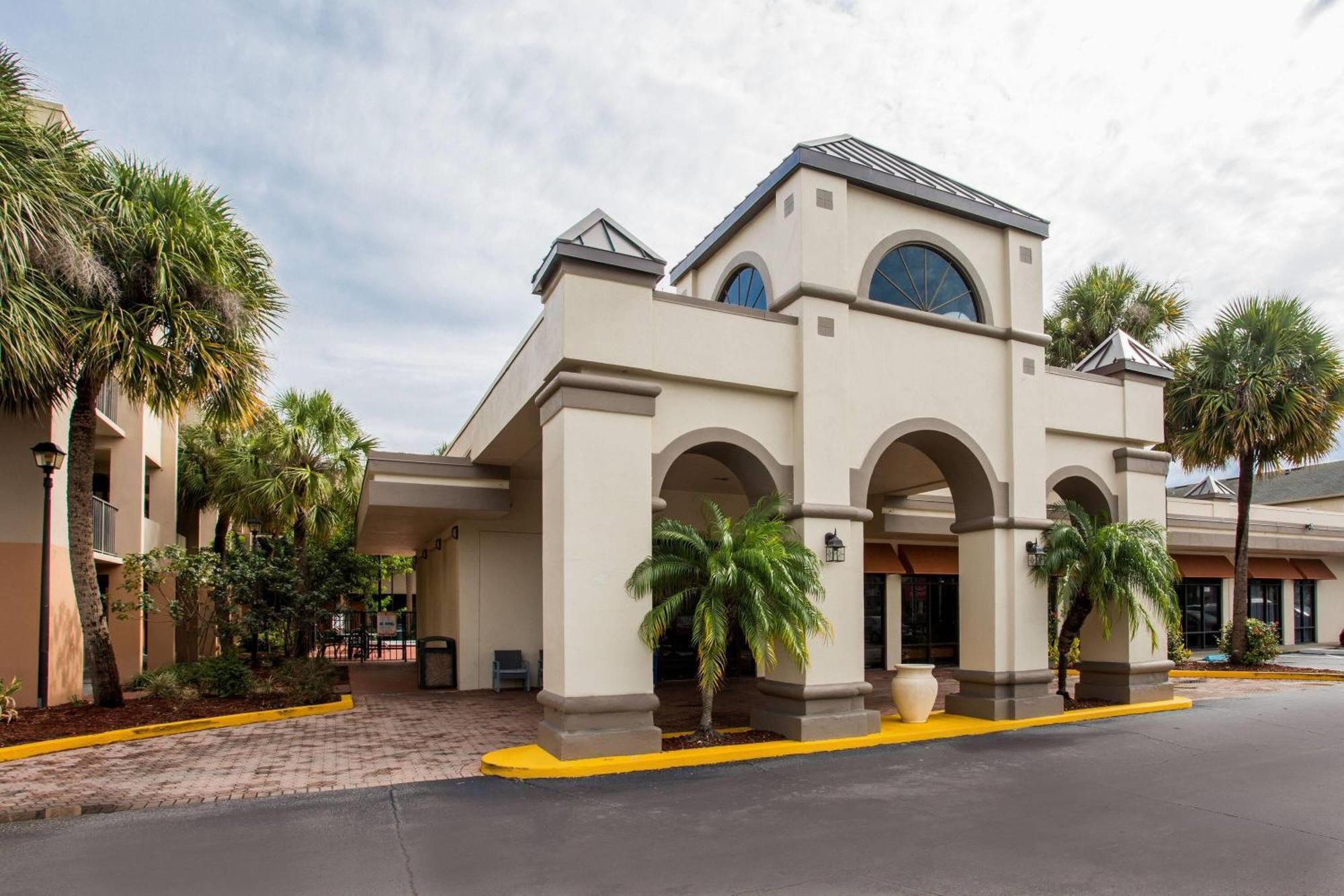Days Inn & Suites By Wyndham Orlando Airport Buitenkant foto