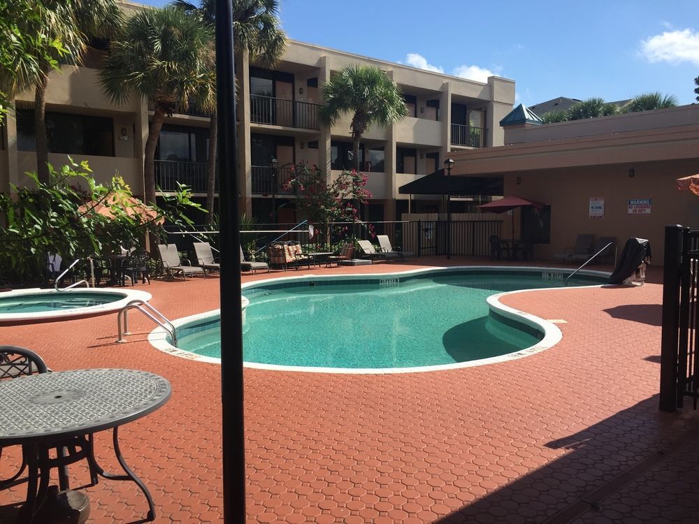 Days Inn & Suites By Wyndham Orlando Airport Buitenkant foto