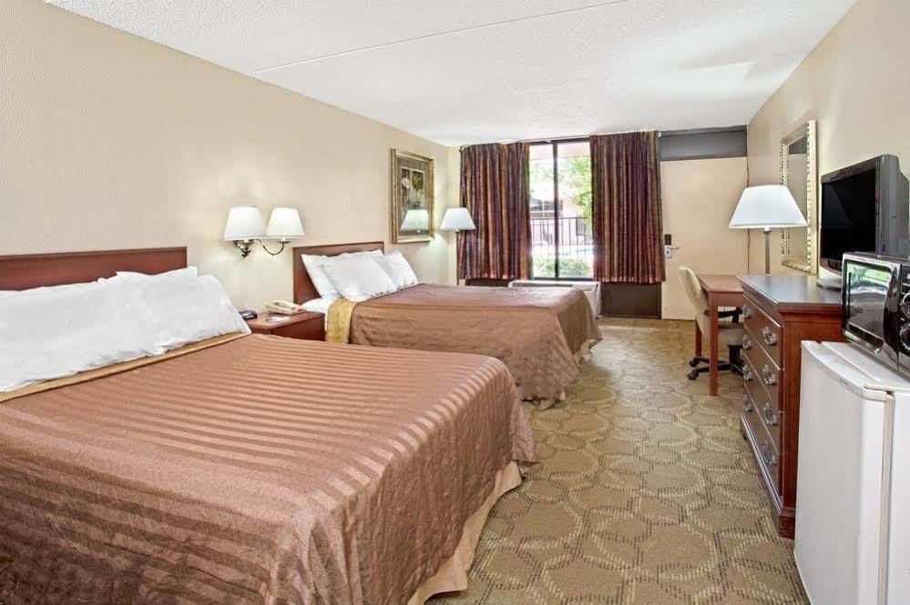 Days Inn & Suites By Wyndham Orlando Airport Buitenkant foto