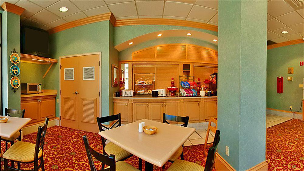 Days Inn & Suites By Wyndham Orlando Airport Buitenkant foto